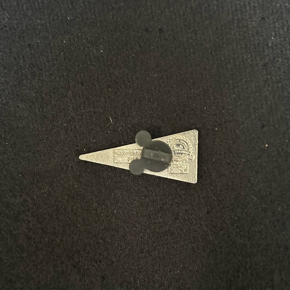 Walt Disney World Pennants - Green Pin - Picture 3 of 3